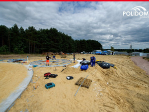 polidomes_lake_setup_beach